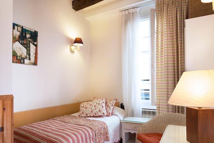 Room 17 of 31