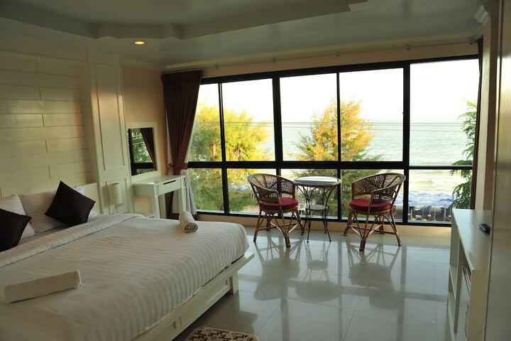 Room 14 of 30