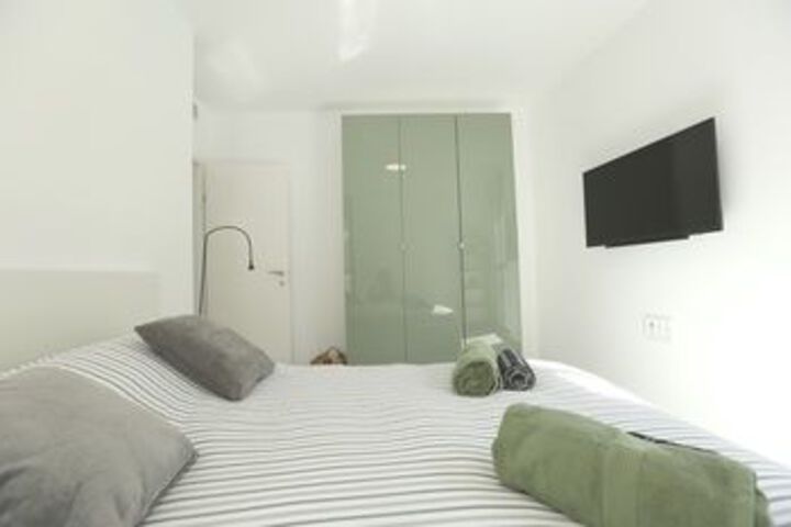 Room 6 of 16