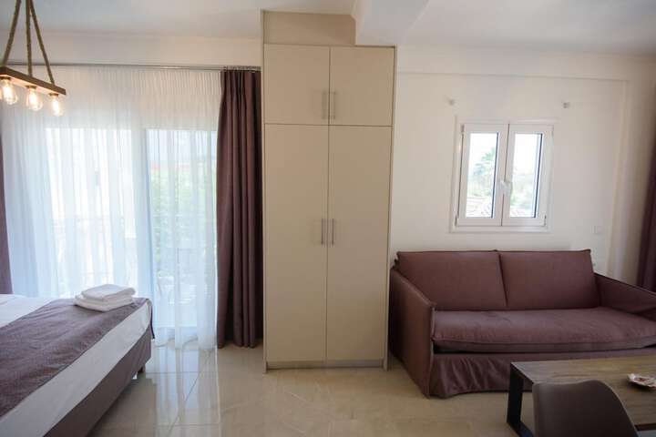 Room 21 of 34