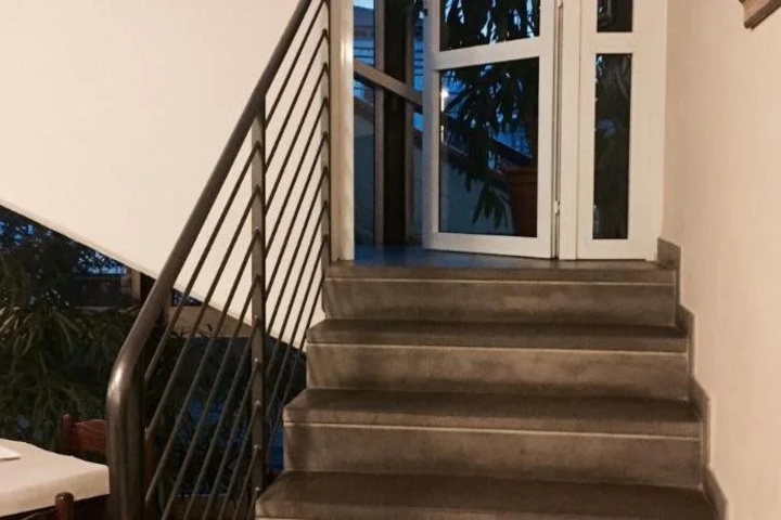 Room 13 of 22
