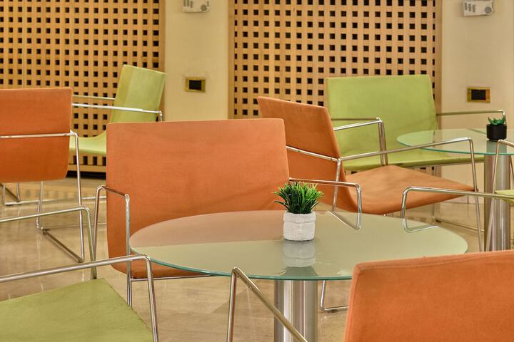 Lounge 64 of 80