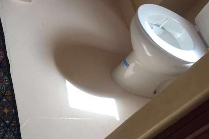 Room 10 of 13