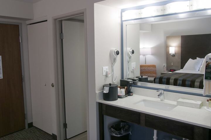 Bathroom sink