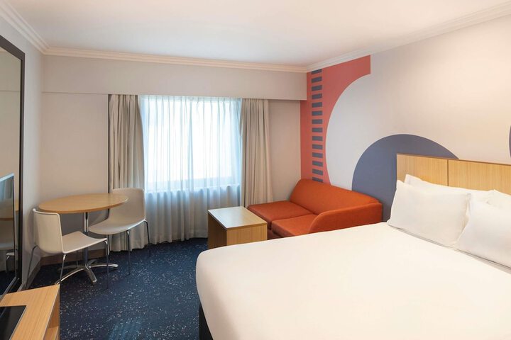 Room 14 of 108
