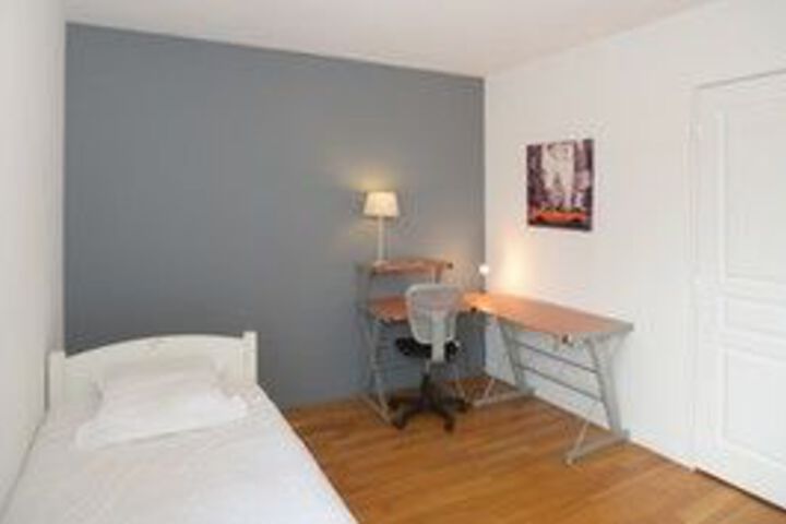 Room 11 of 28