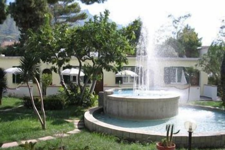 Hotel Exterior 41 of 43