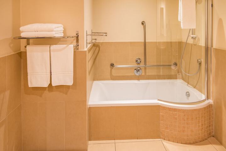 Room 15 of 27