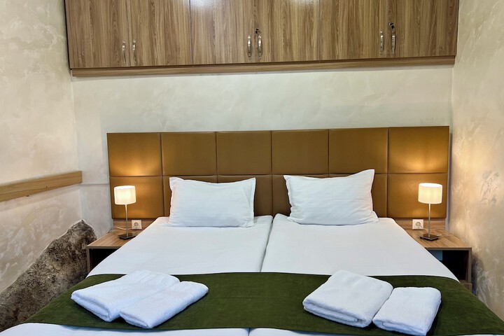 Room 13 of 149