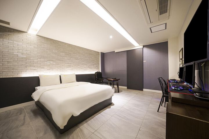 Room 38 of 83