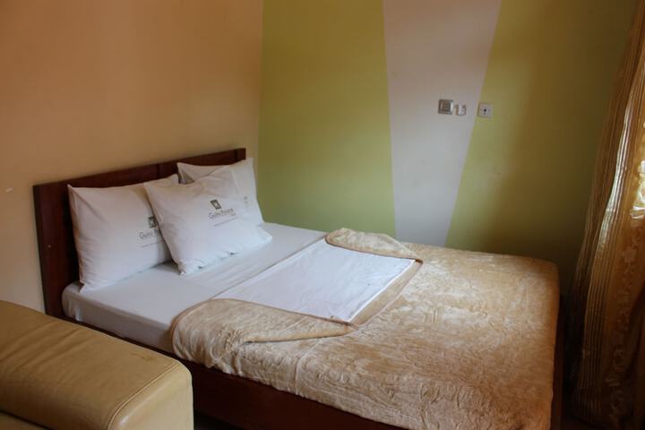 Room 6 of 42