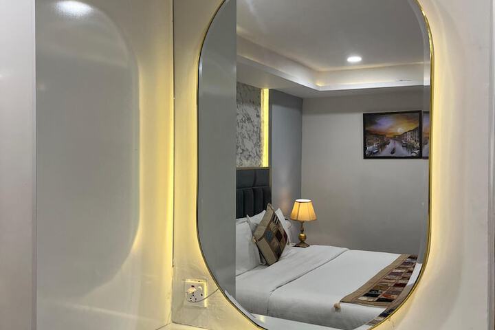 Room 10 of 15
