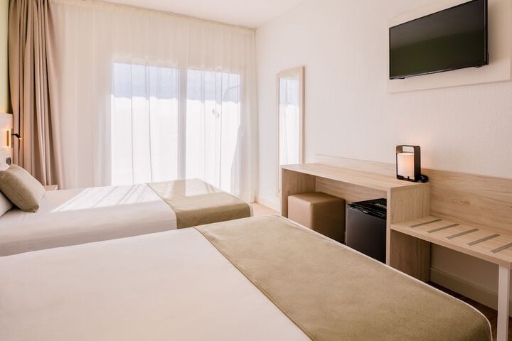 Room 8 of 94