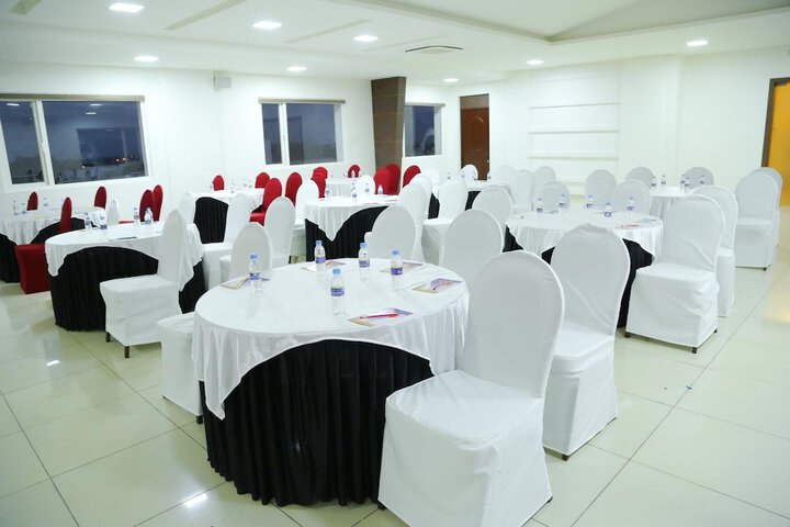 Ballroom/Hall 16 of 19