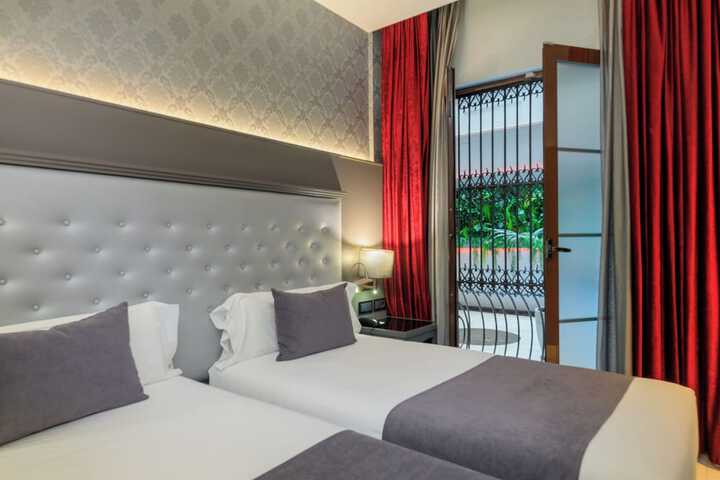 Room 27 of 88