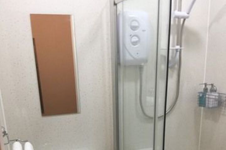 Room 6 of 17