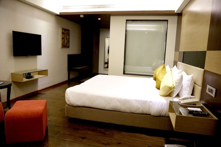 Room 4 of 24