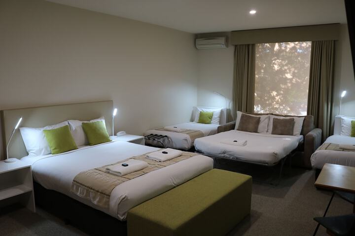 Room 32 of 99