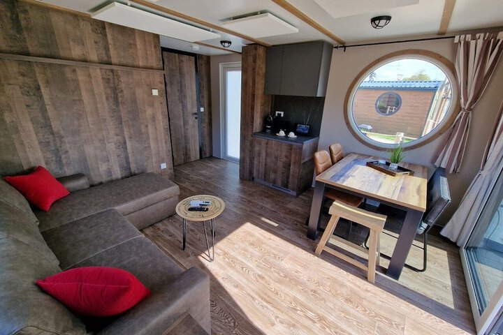 Room 5 of 19
