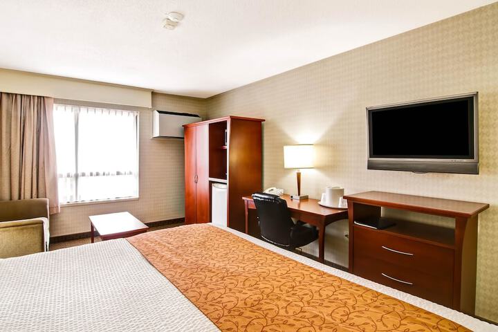 Room 6 of 33
