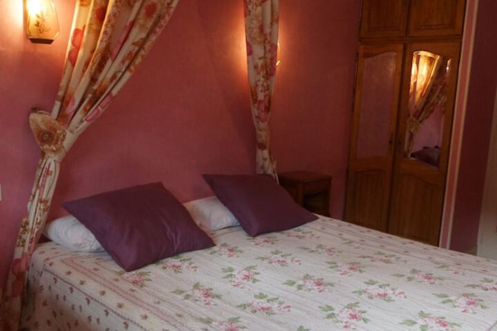 Room 4 of 38