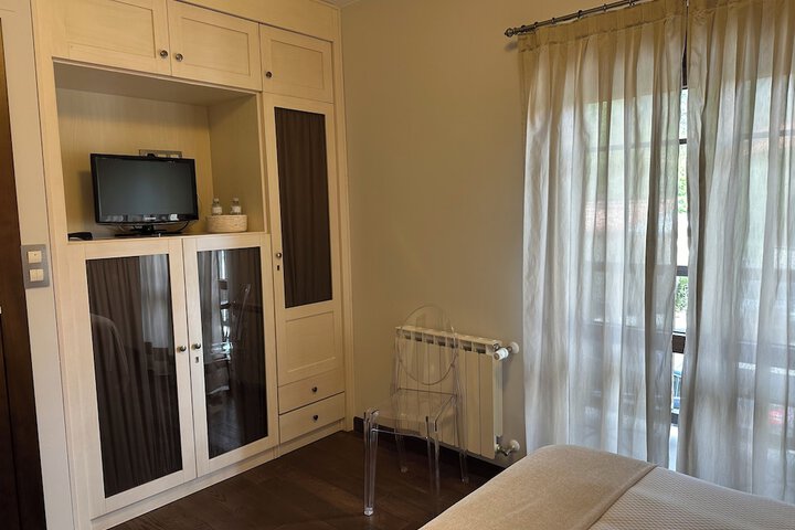 Room 9 of 77