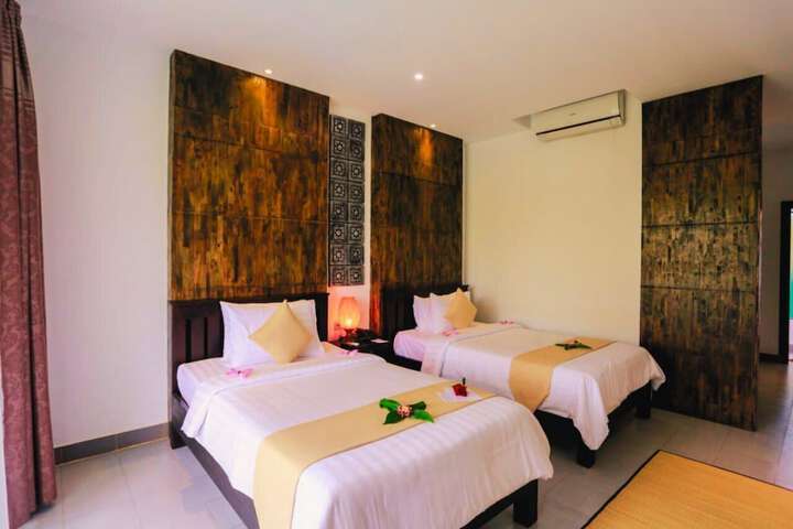 Room 13 of 298