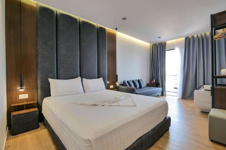 Room 51 of 140