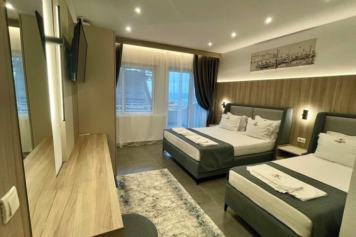 Room 9 of 38