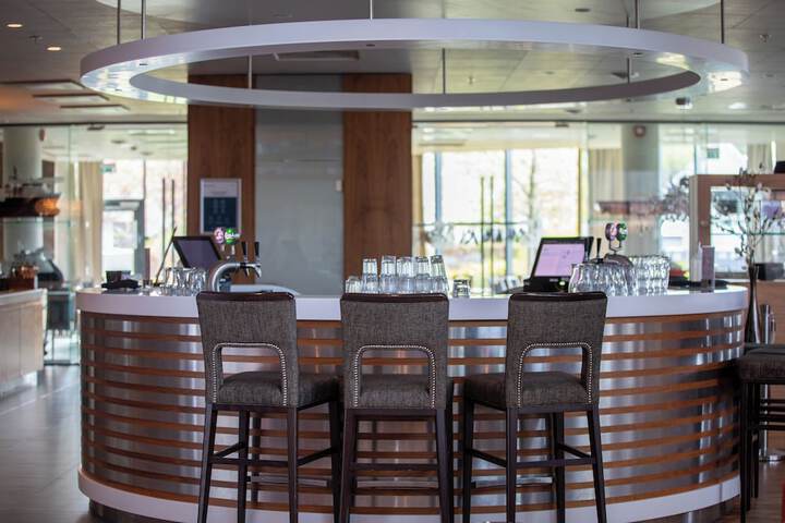 Lounge 63 of 80