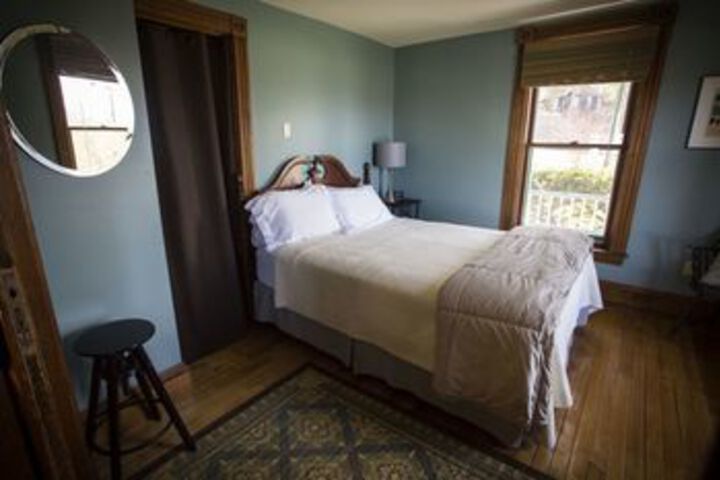 Room 42 of 120