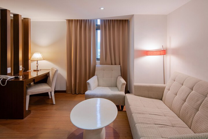 Room 38 of 120