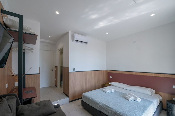 Room 34 of 80