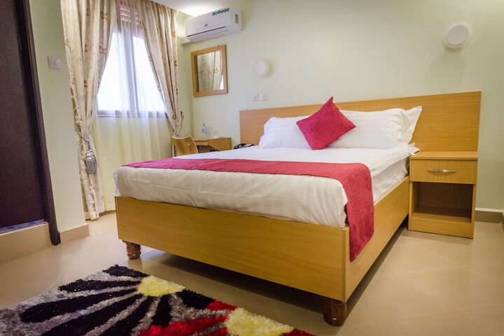 Room 4 of 38