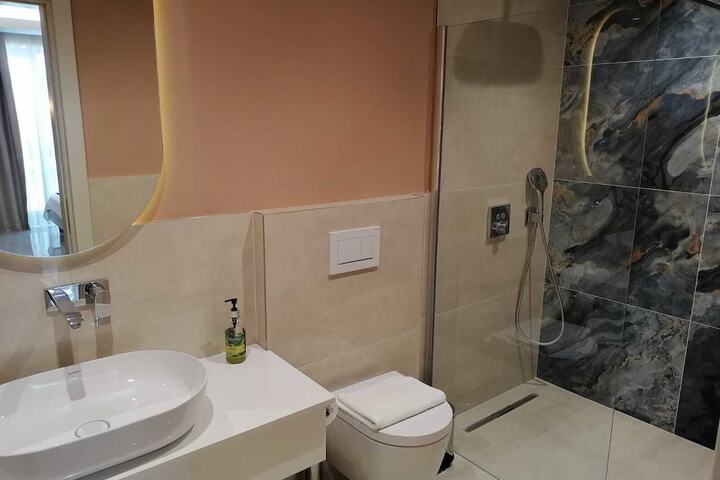 Room 63 of 85