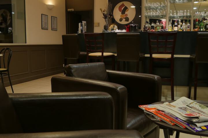 Lounge 43 of 49