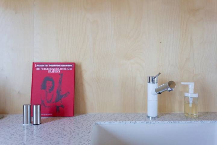 Room 75 of 128