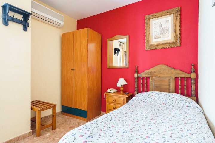 Room 6 of 78