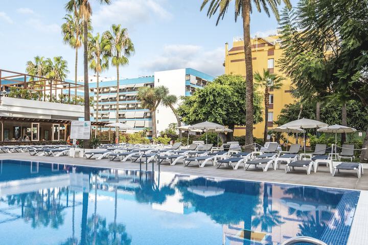 Hotel Pool