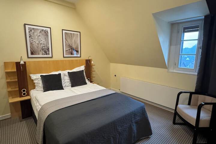 Room 6 of 32
