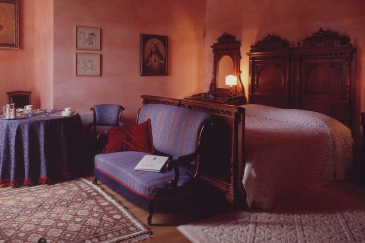 Room 2 of 53