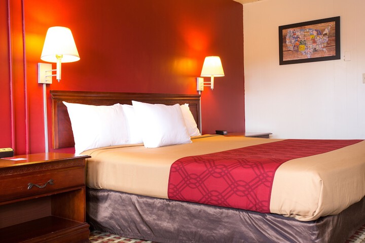 1 King Bed (11 of 11)