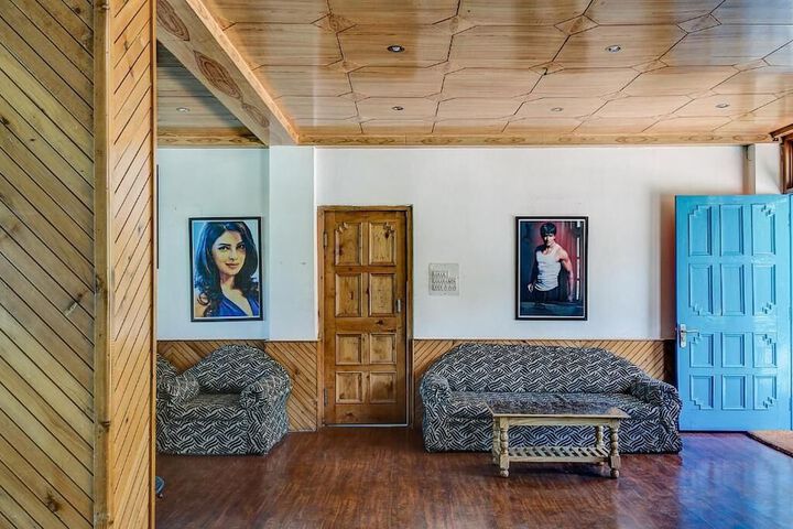 Room 13 of 30
