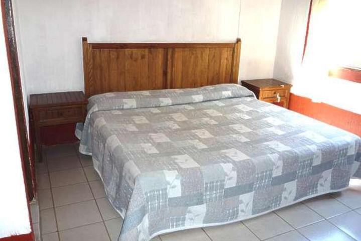 Room 2 of 33