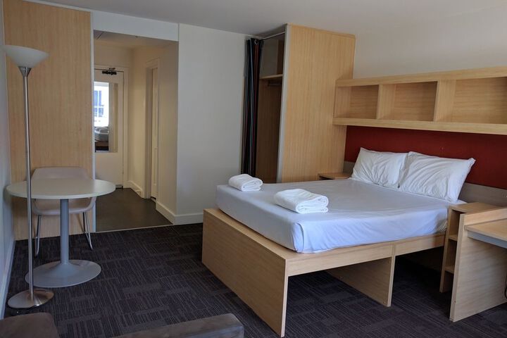 Room 6 of 26