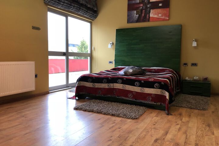 Room 25 of 98