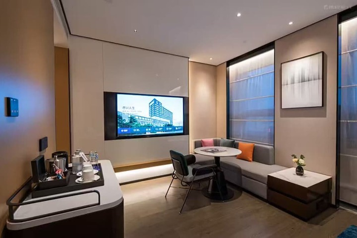Room 11 of 38
