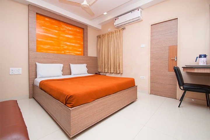 Room 6 of 12