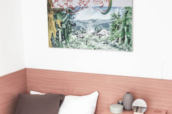Room 4 of 27