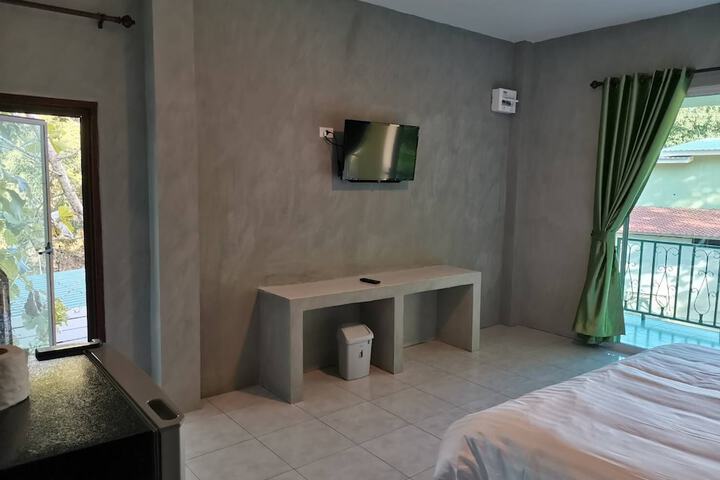 Room 8 of 18